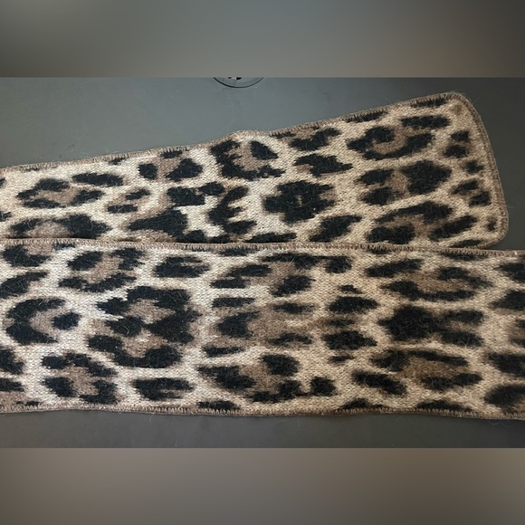 Icelandic Wool Scarf. - Picture 2 of 3